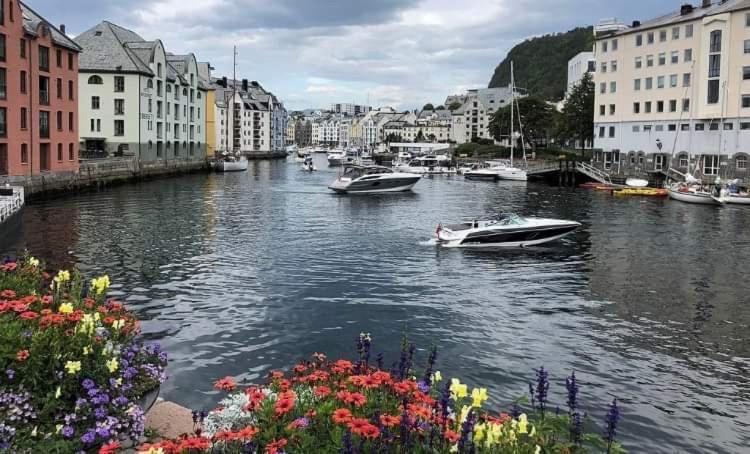 Koselig Garasjeloft! Langevag Exterior foto
